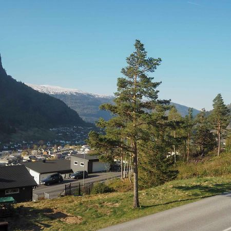 Stryn Stor Og Moderne Leilighet 外观 照片