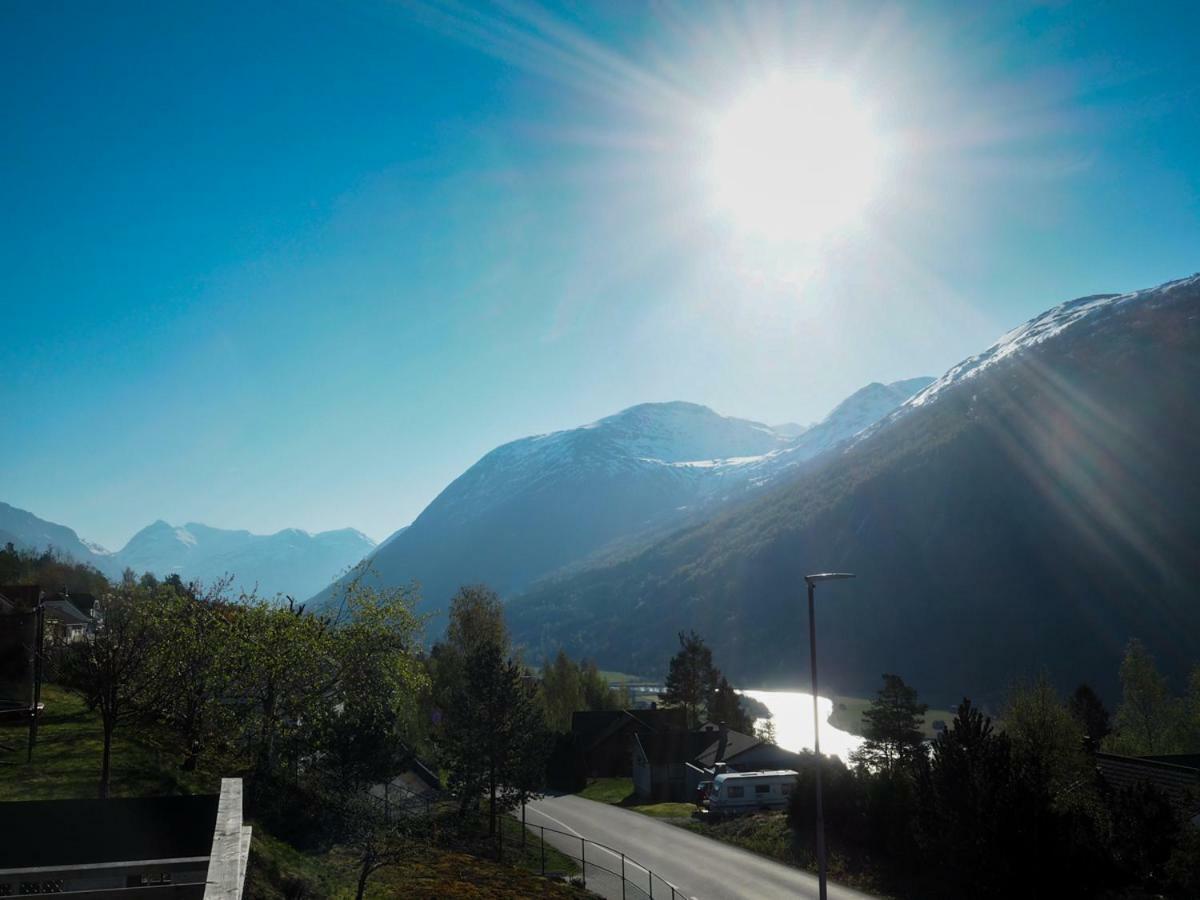 Stryn Stor Og Moderne Leilighet 外观 照片